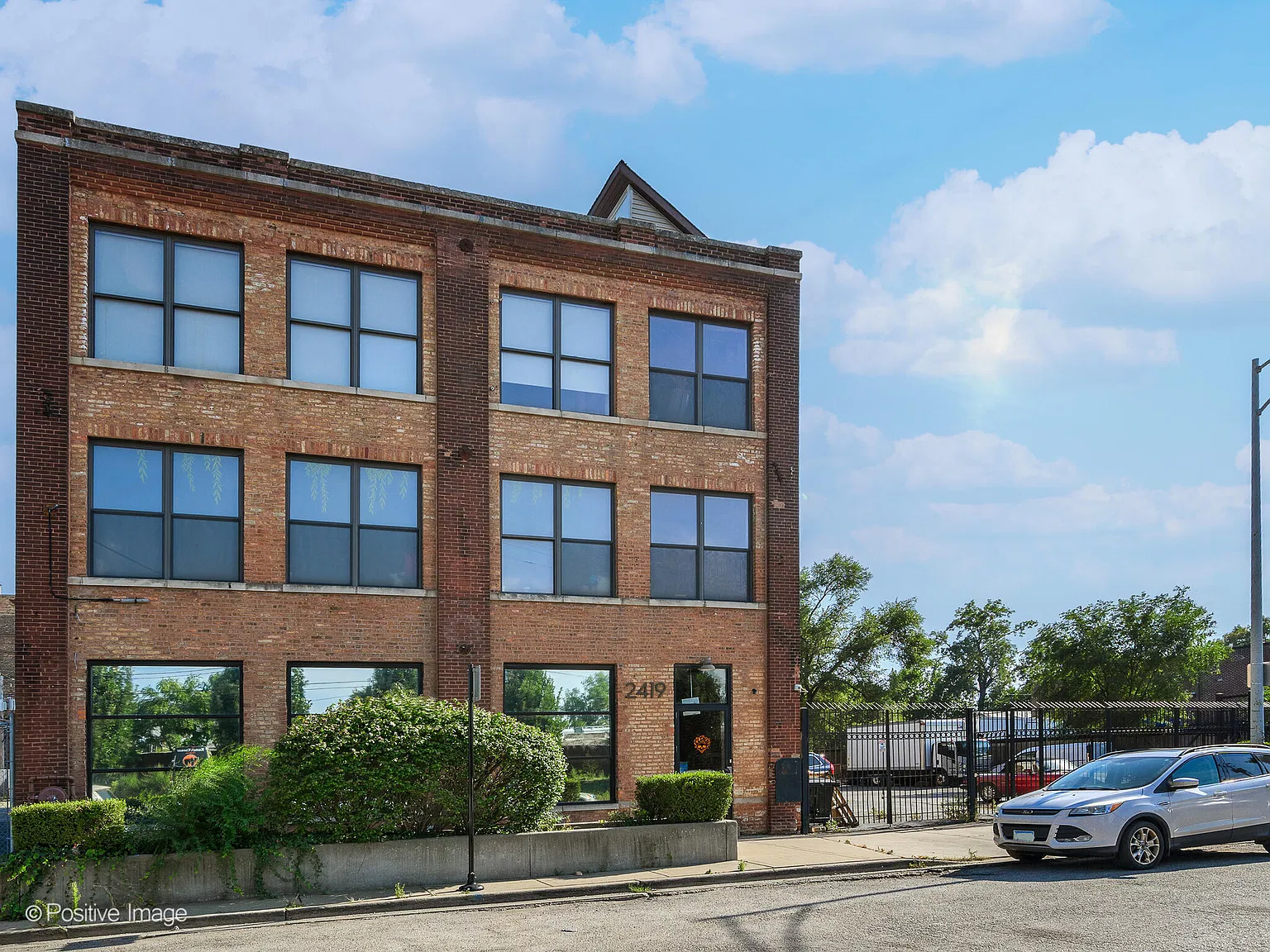 3 bed, $4,995 — Photo 1