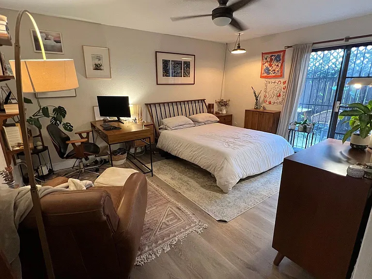 1435 Essex St #1 — Photo 10