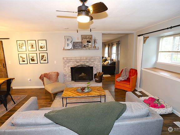4th image of 9403 White Fir Drive NE