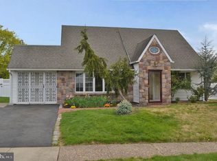 46 Hemlock Rd, Levittown, PA 19056