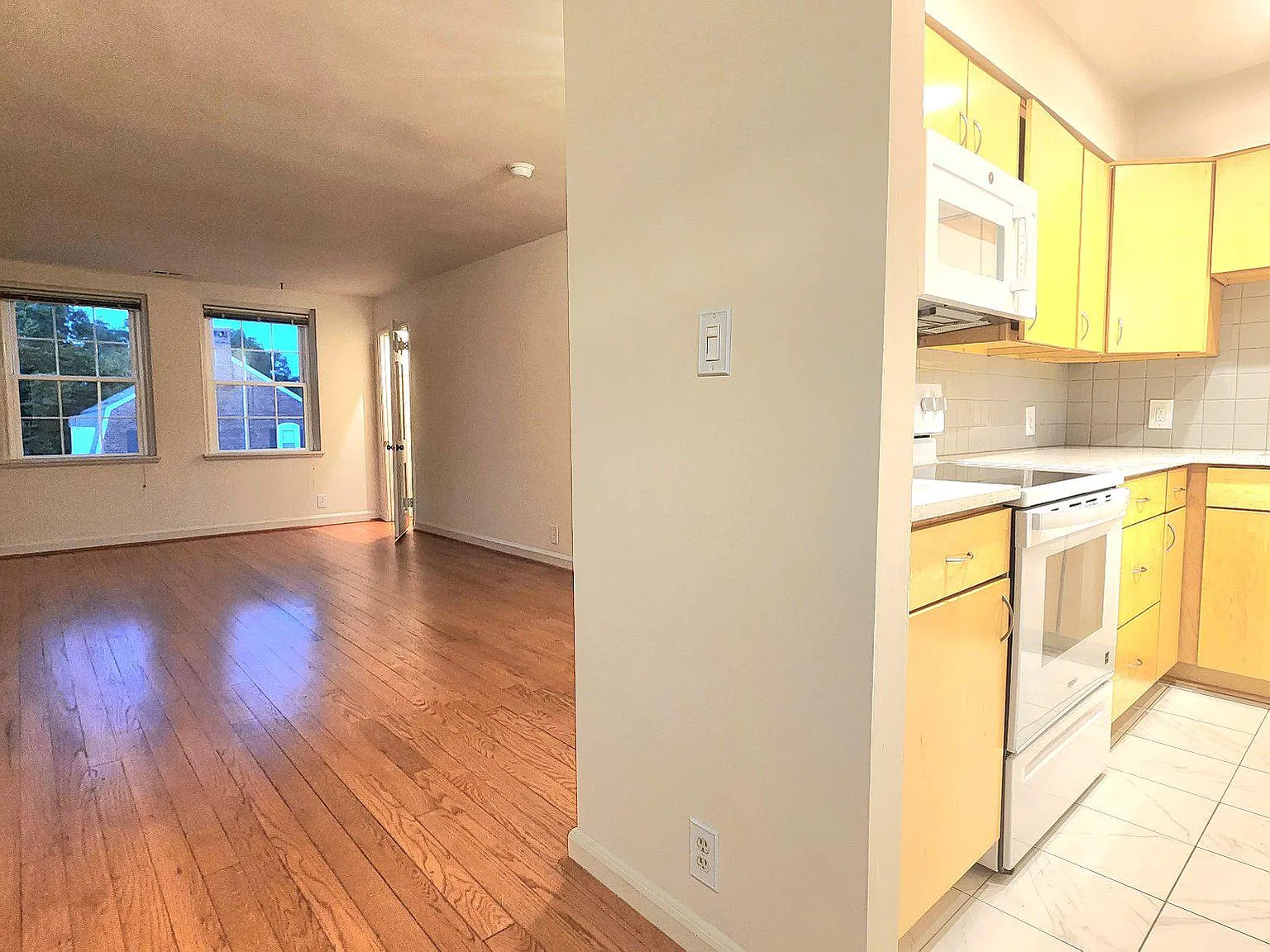 3 bed, 2.0 bath, 1290 sqft, $3,300 — Photo 1