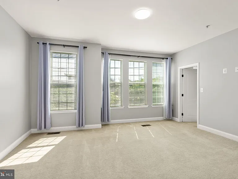 242 N Summit Ave #21 — Photo 27