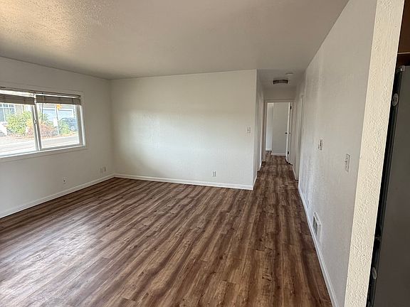 4th image of 2821 NE 7th St #2821