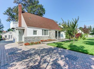 6 Marion St, Hicksville, NY 11801