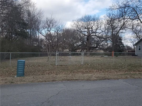 Jay Ave #11, Elkins, AR 72727