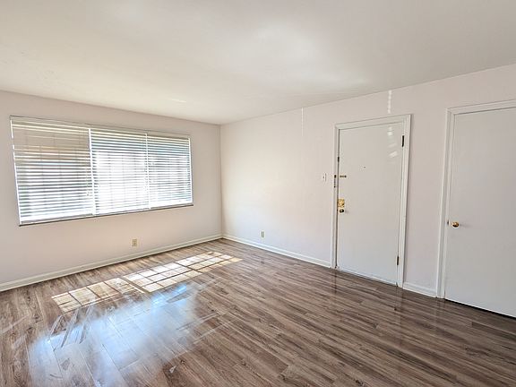 3rd image of 5825 Sunshine Dr