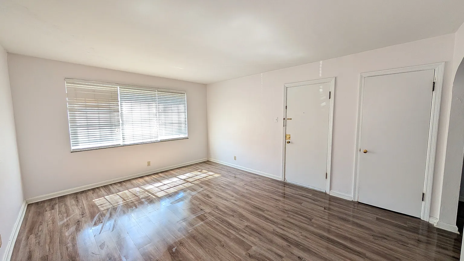 5825 Sunshine Dr photo 1