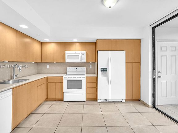4th image of 8540 SW 133rd Avenue Rd APT 312