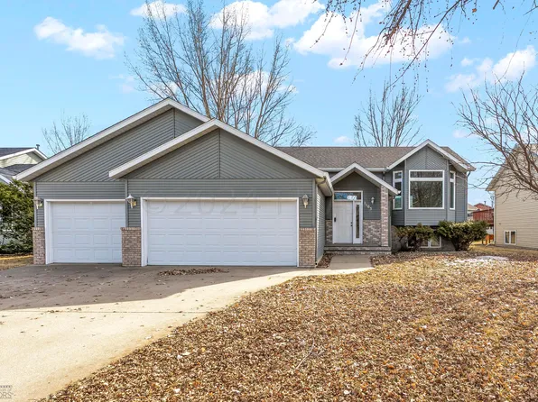 1103 Sommerset Dr, West Fargo, ND 58078