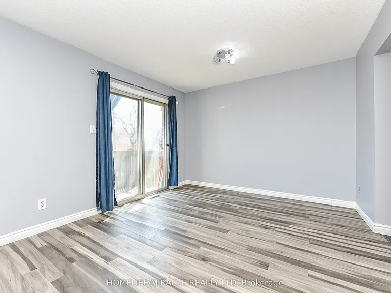 72 Carleton Pl #72 — Photo 31
