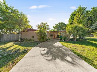900 Coconut Cir W, Naples, FL 34104
