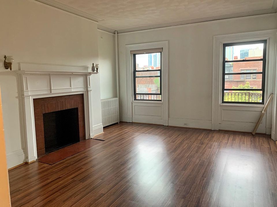 2nd image of 454 Beacon St #3G
