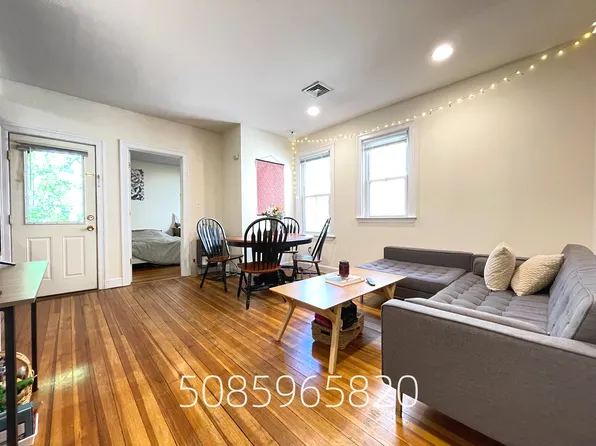 124 Browne St #3, Brookline, MA 02446