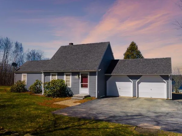 16 Hawkes Farm Lane, Manchester, ME 04351