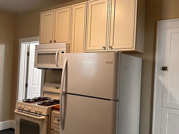 2nd image of 27 E Duncan St #1