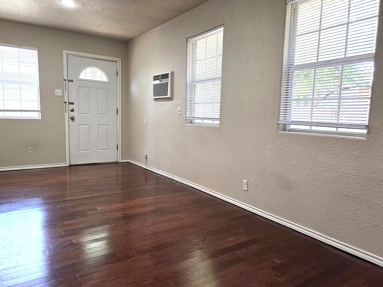 1 bed, 450 sqft, $575 — Photo 1