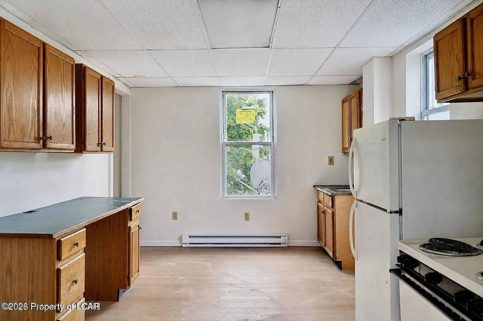 3 bed, 1.0 bath, 1400 sqft, $1,350 — Photo 2