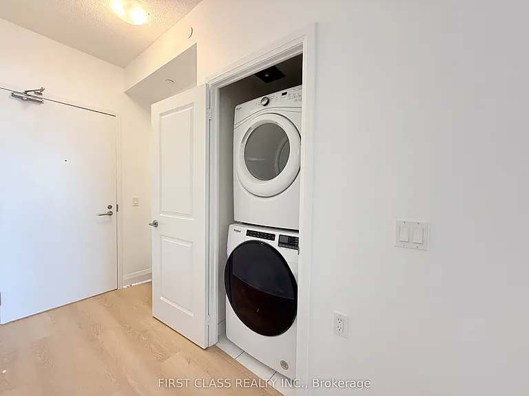 15 Zorra St #606 — Photo 4