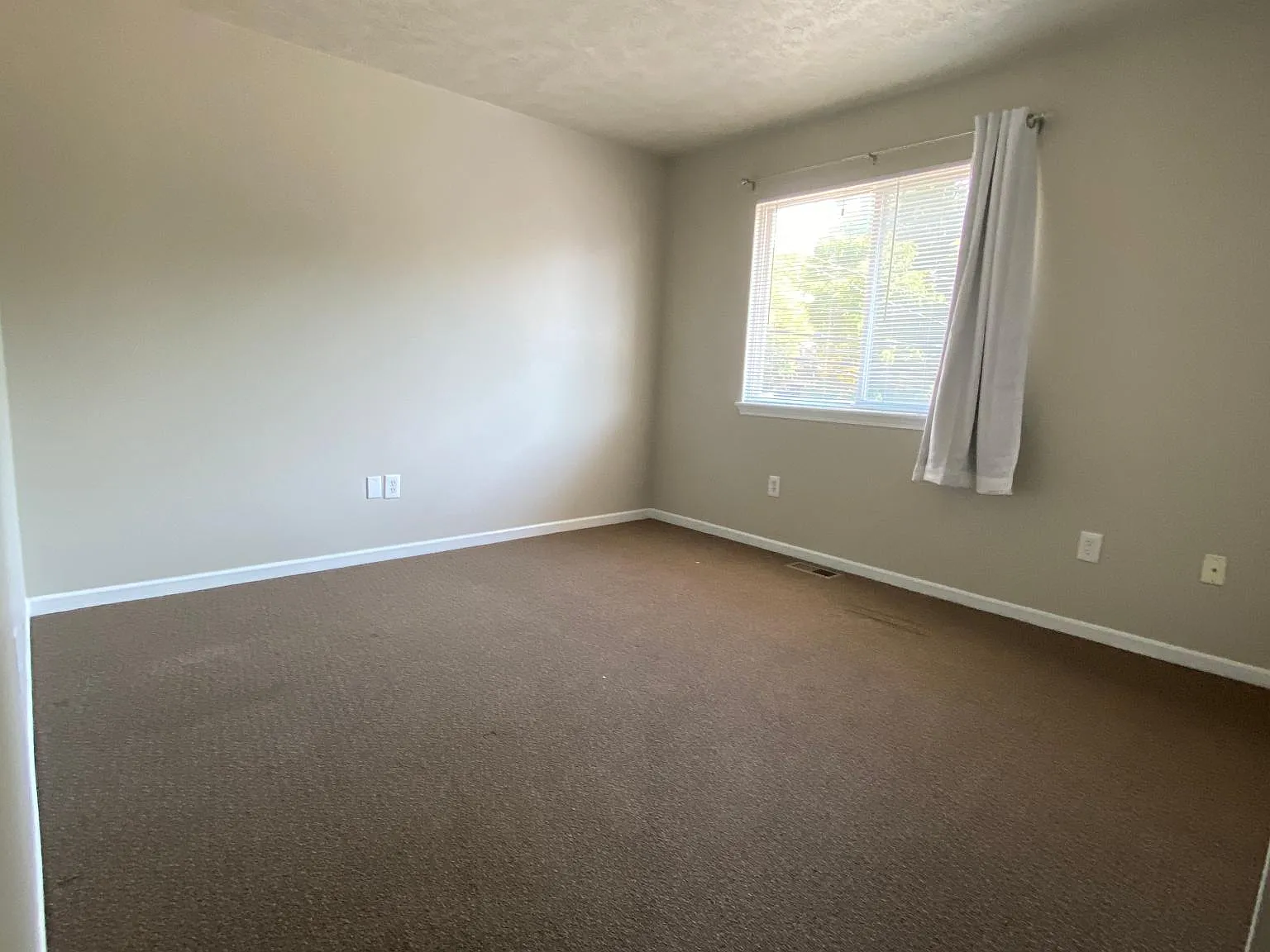 605 N Hagadorn Rd — Photo 3
