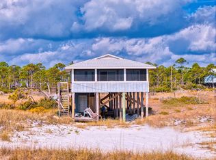 391 Gulf Shore Dr, Carrabelle, FL 32322