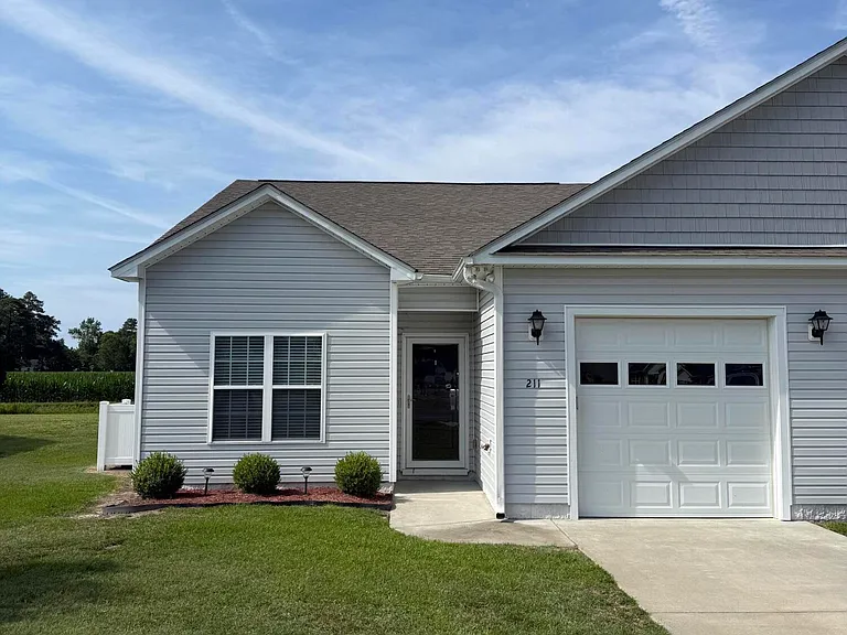 211 Briarcliff Ct — Photo 2
