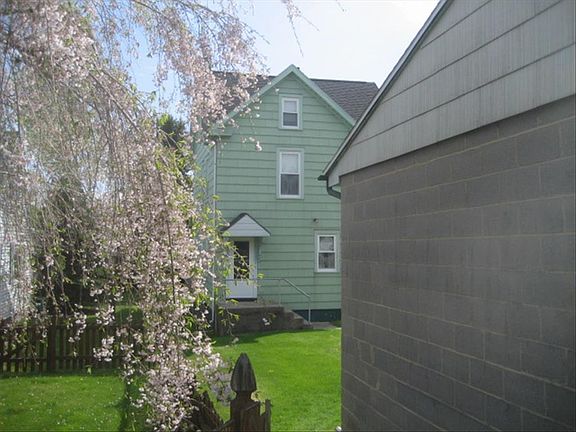 4th image of 2154 Northampton Ave