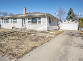 1056 Emmons St, Hiawatha, IA 52233