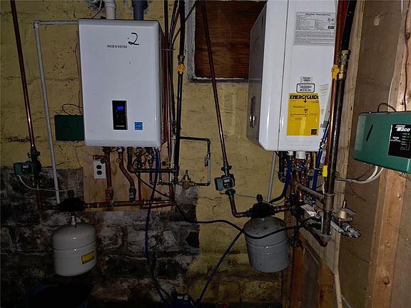 3rd image of 471 Providence St