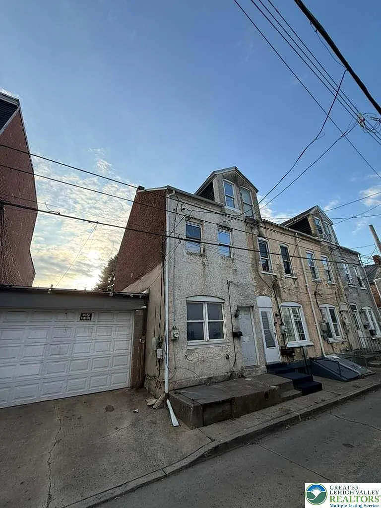 536 N Fountain St photo 1