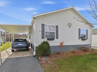 9 Blackbird Ln, Taunton, MA 02780