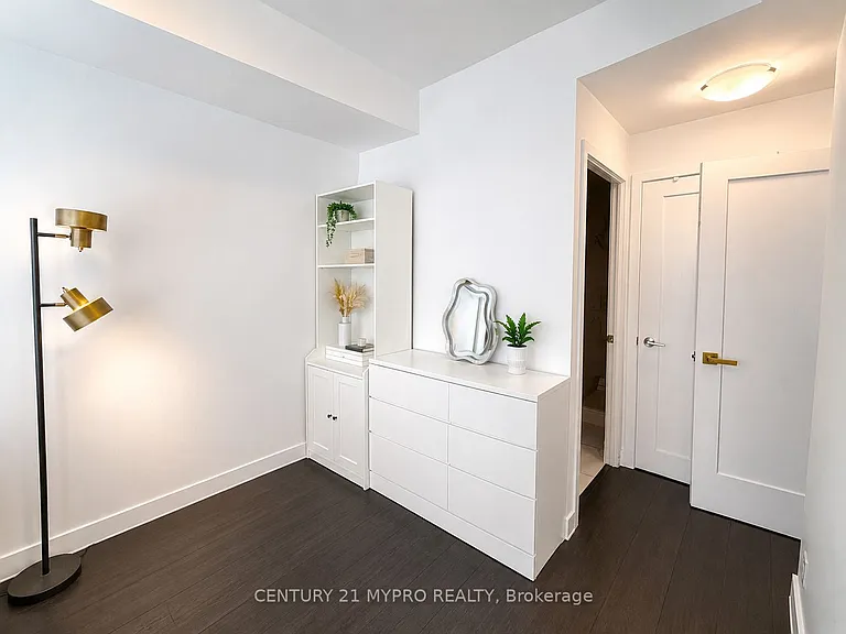 95 Oneida Cres #611 — Photo 5
