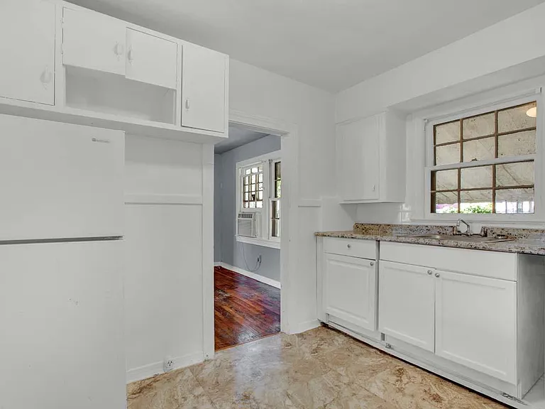 1281 Lakeview Dr — Photo 8