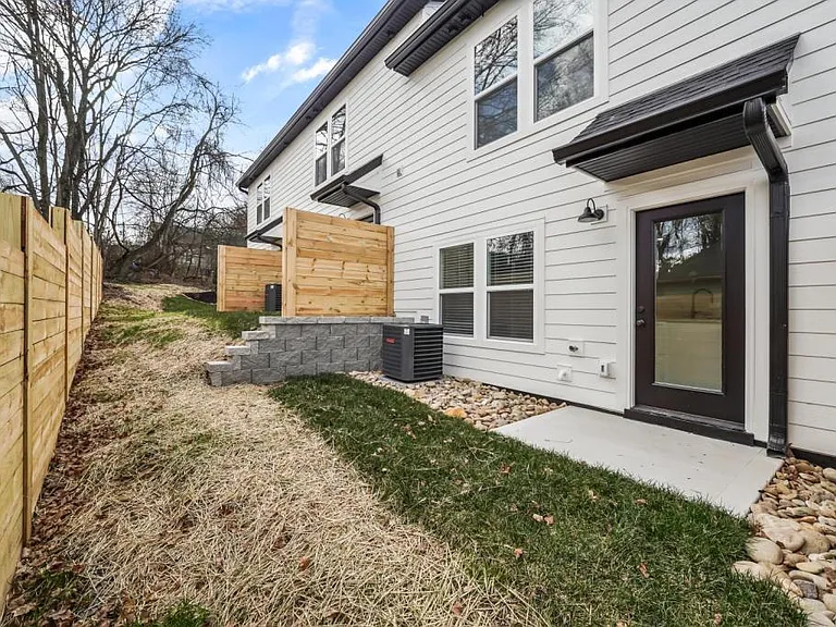 116 Shipman Dr NE — Photo 22