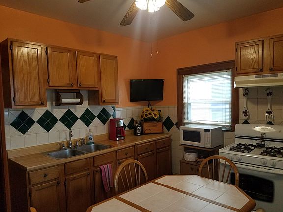 4th image of 2650 N Newcastle Ave