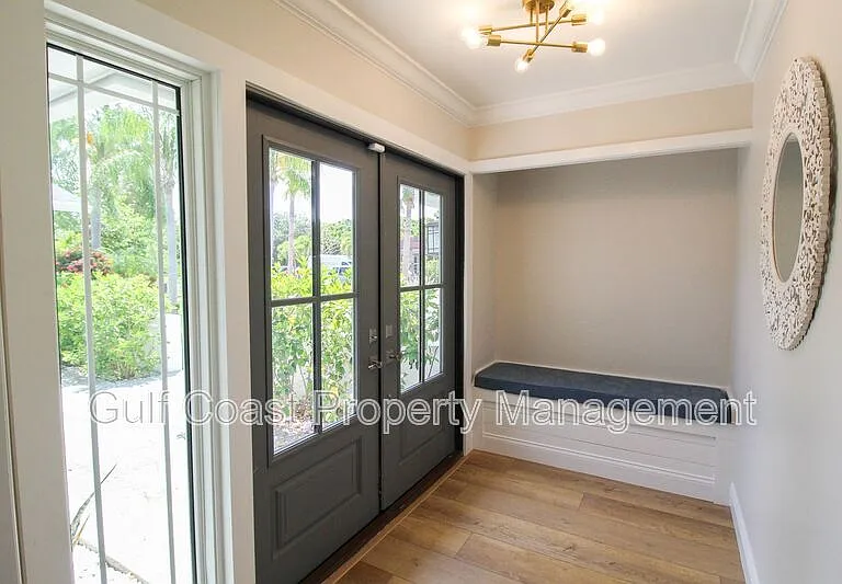691 Russell St — Photo 4