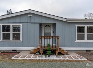 1040 Sidney St, Oak Harbor, WA