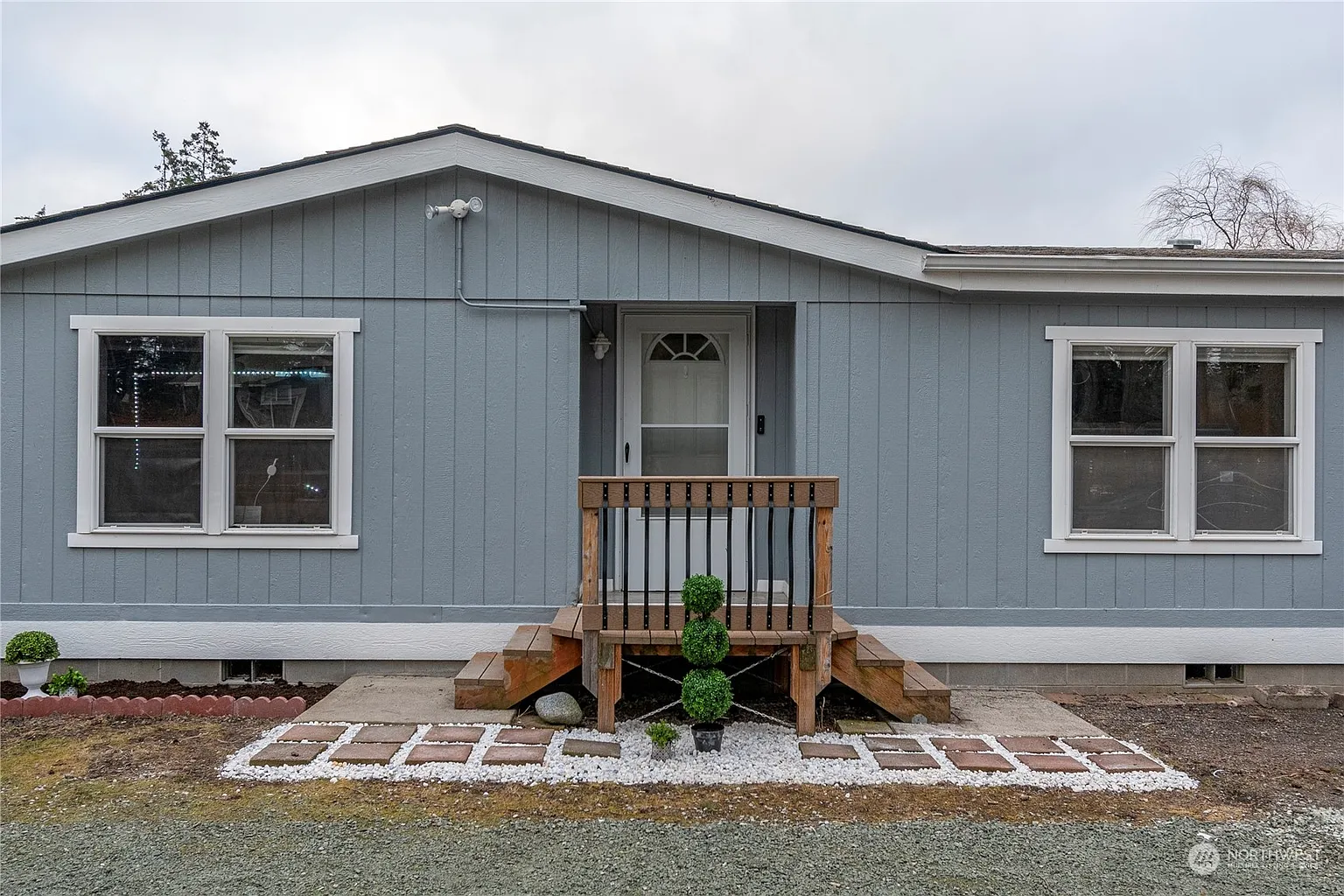 1040 Sidney Street photo 1