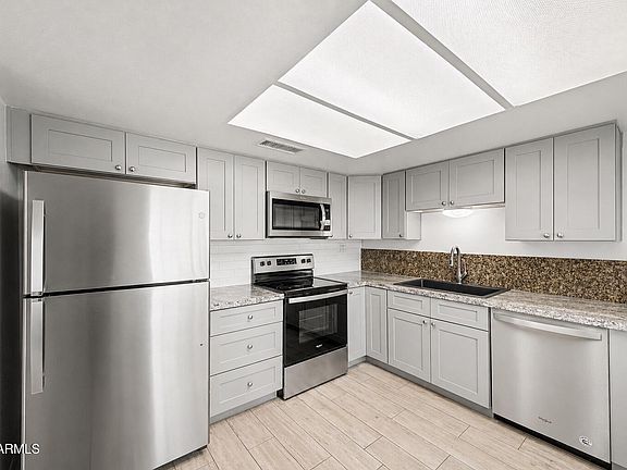 2nd image of 701 W EMELITA Avenue