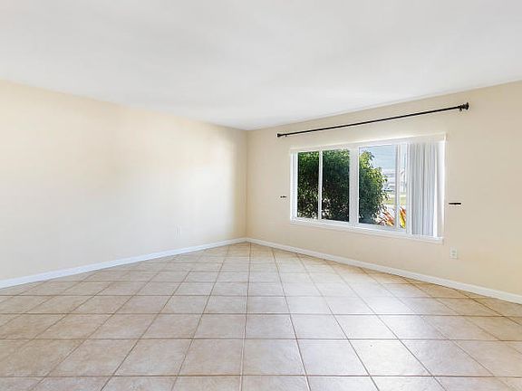 2nd image of 701 SE 4th St #E