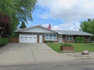 1605 6th St NW, Minot, ND 58703