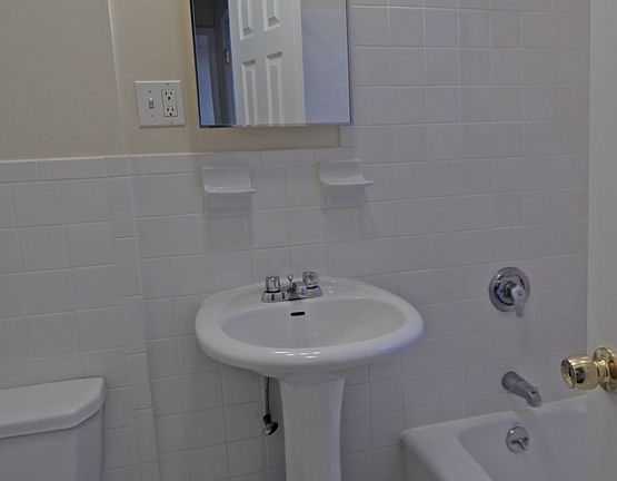 3rd image of 2735 Sedgwick Ave APT 4E