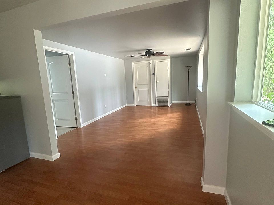 1st image of 11591 Ridge Rd #2