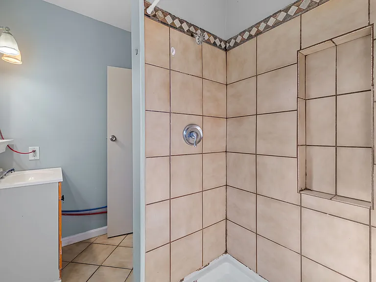 118 Carrick Ave — Photo 11