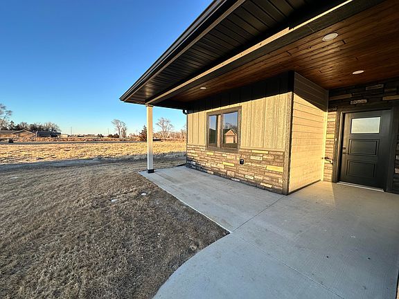 3rd image of 2806 Cottonwood Cir