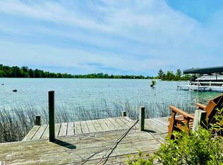 304 Rivershore Dr, Elk Rapids, MI 49629