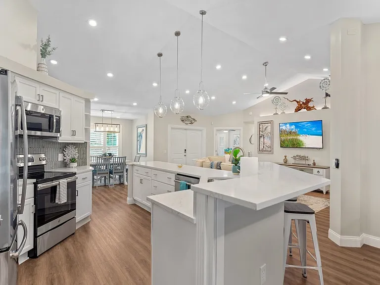 9575 Frangipani Dr — Photo 8