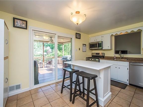 3rd image of 5811 Glen Hill Dr