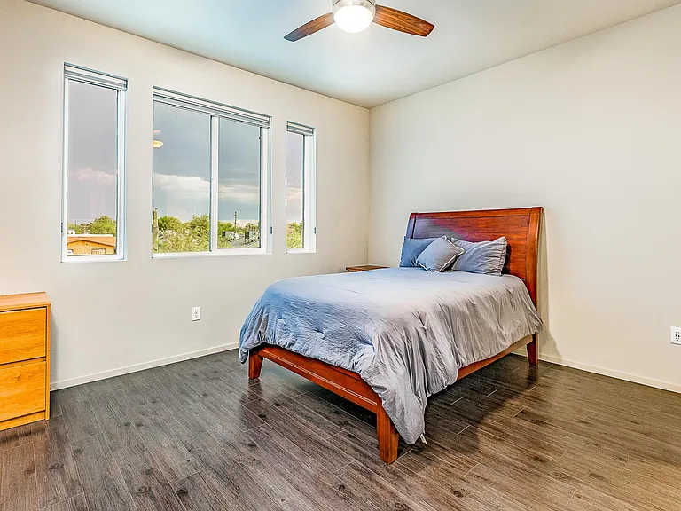 864 E Park Modern Dr — Photo 21