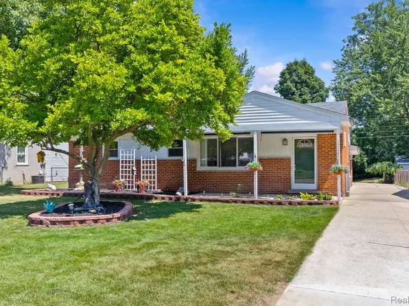15922 Deering St, Livonia, MI 48154