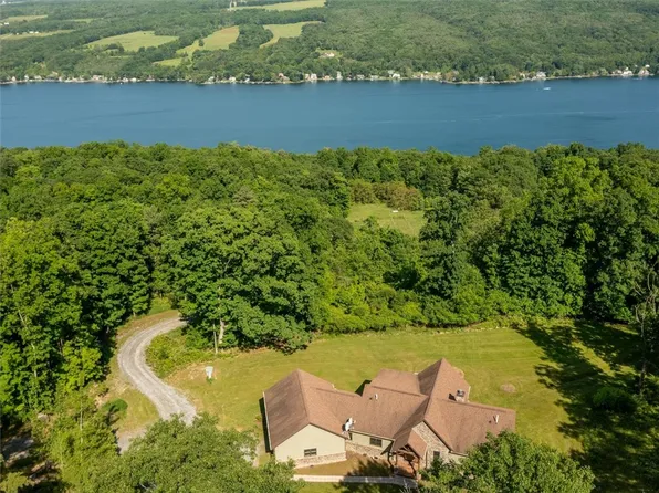 4620 Vine Rd, Penn Yan, NY 14527